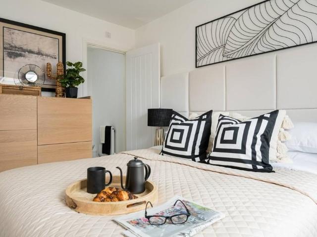 Flat for sale in Greenfields, Reigate and Banstead
