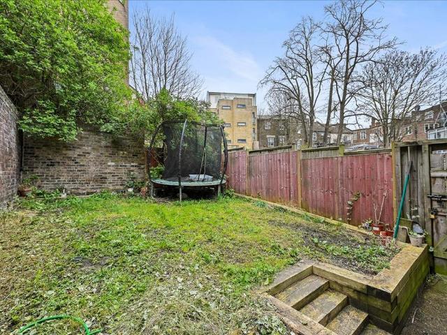 Flat for sale in Harlesden, Greater London