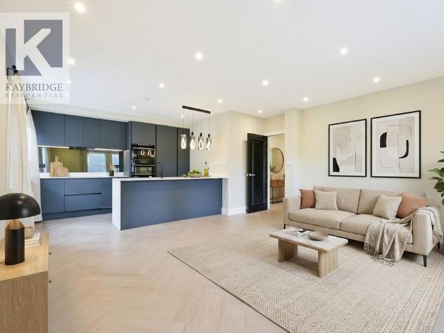 Flat for sale in Carshalton Beeches, Greater London