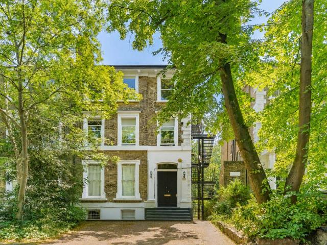 Flat for sale in Crystal Palace, Greater London