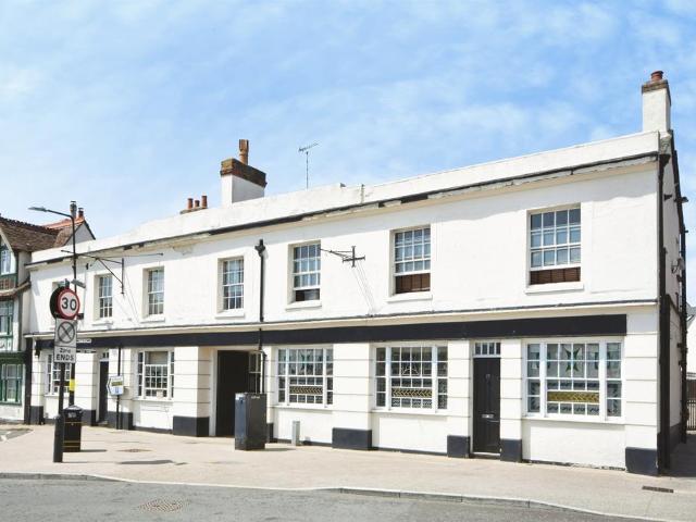 Flat for sale in Bocking, Chipping Hill