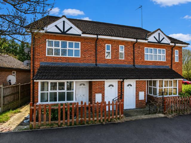 Flat for sale in Watford Heath, North Watford