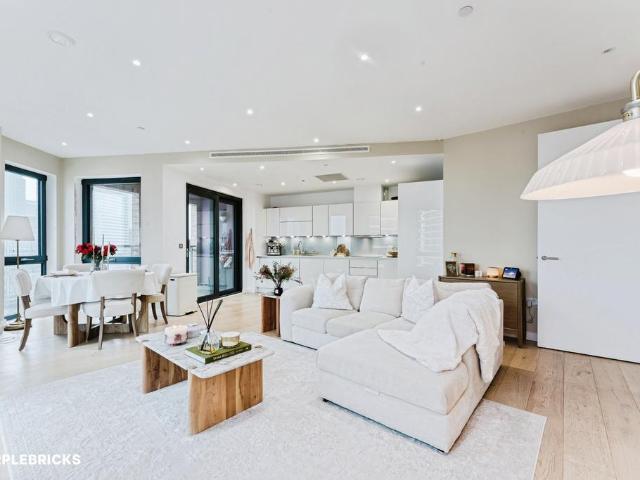 Flat for sale in London Borough of Tower Hamlets, Greater London