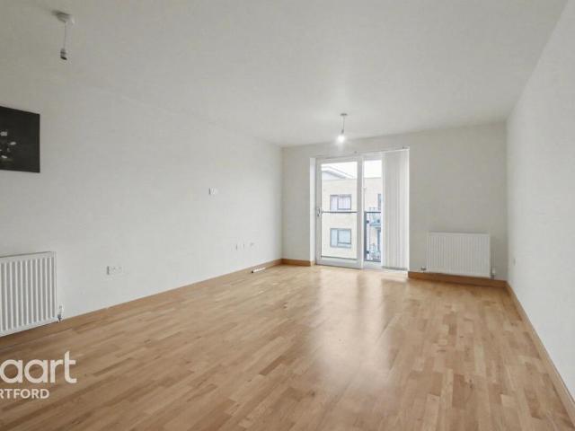 Flat for sale in Monks Orchard, Kent