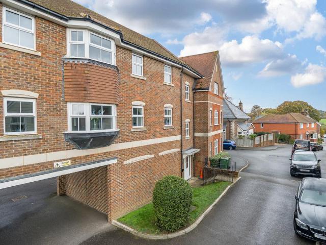 Flat for sale in Marehill, Horsham