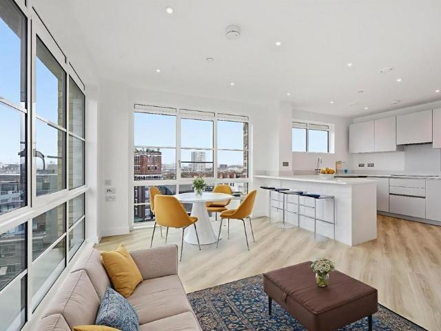 Flat for sale in London Borough of Tower Hamlets, Greater London