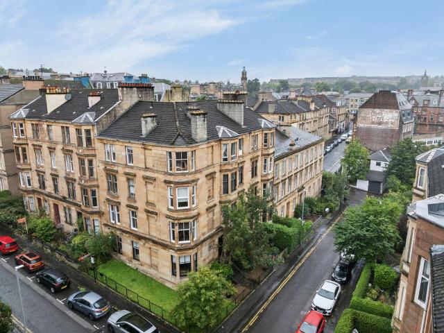 Flat for sale in Hillhead, Scotland
