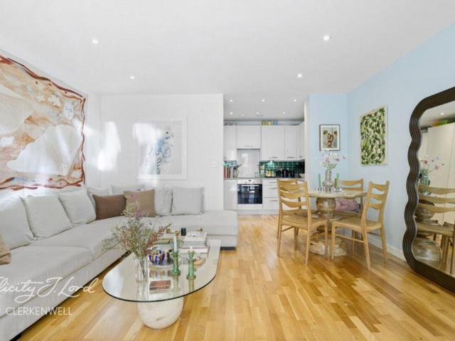 Flat for sale in Whitechapel, Isle Of Man