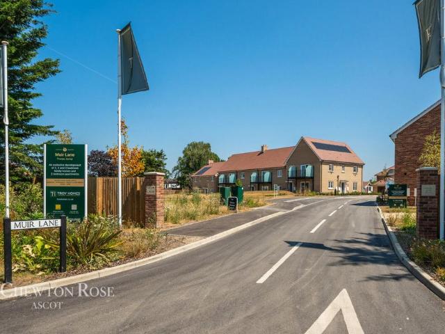 Flat for sale in Thorpe, Row Town