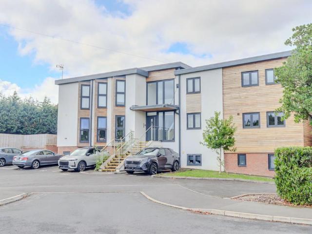 Flat for sale in Pinfold, Leicestershire