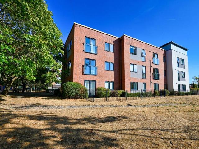 Flat for sale in Reading