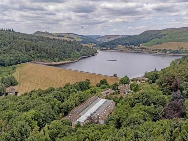 Flat for sale in Yorkshire Bridge, High Peak