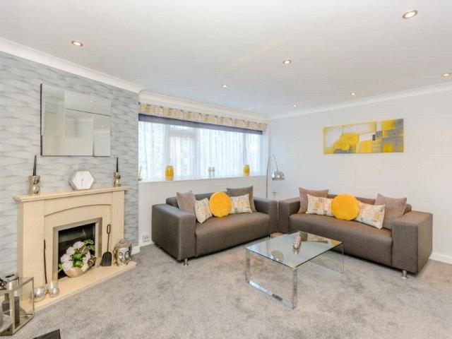Flat for sale in Denham