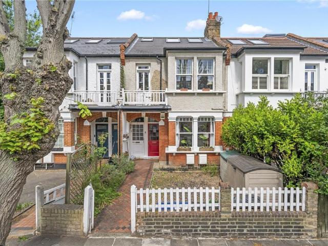 Flat for sale in St Margarets, Greater London