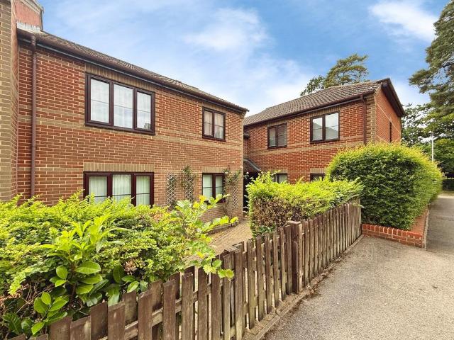 Flat for sale in Crowthorne