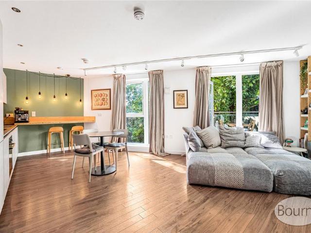 Flat for sale in Horsell, Woking