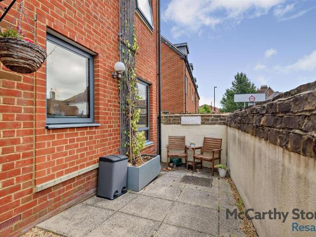 Flat for sale in Littlecote, West Sussex