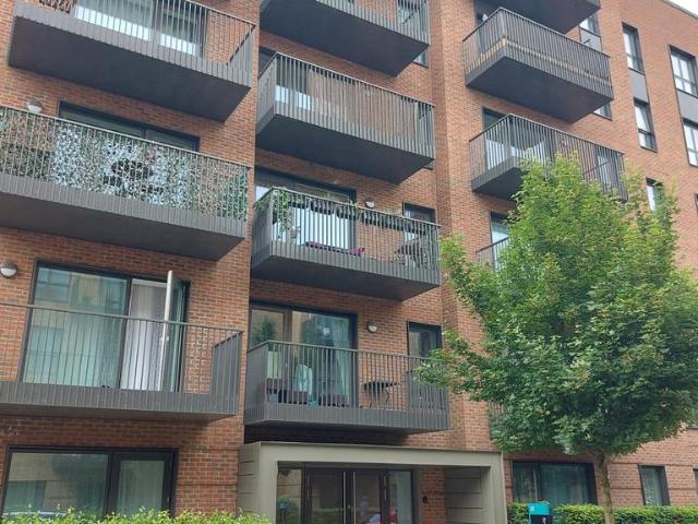 Flat for sale in London Borough of Ealing, Greater London