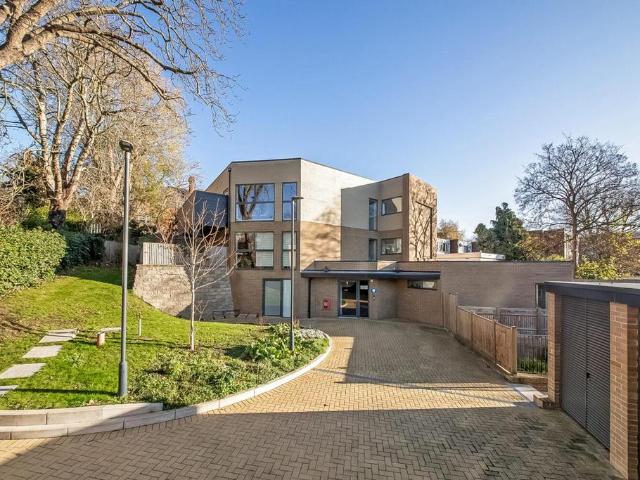 Flat for sale in London Borough of Croydon, South Norwood