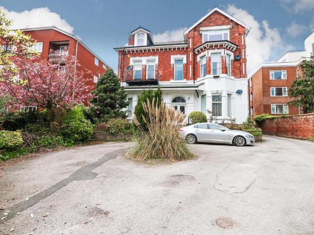 Flat for sale in Meols Cop, Southport