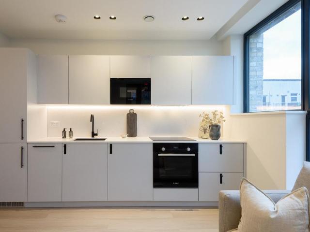 Flat for sale in London Borough of Ealing, Greater London