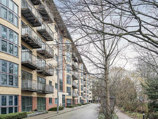 Flat for sale in London Borough of Merton, Collier's Wood