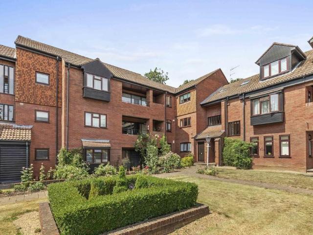 Flat for sale in Amersham, Buckinghamshire