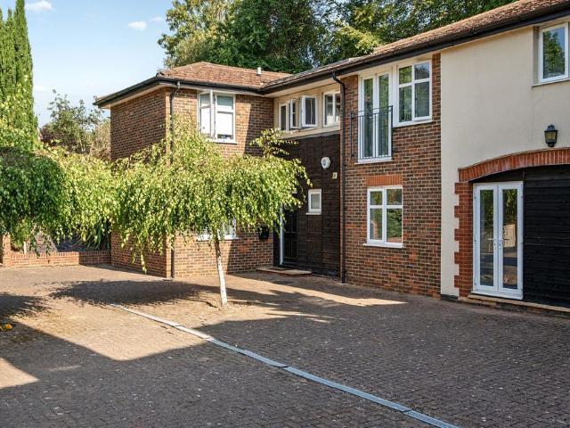Flat for sale in Bickley, Greater London
