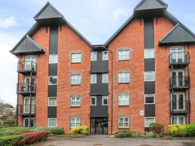Flat for sale in Leighton-Linslade, Linslade