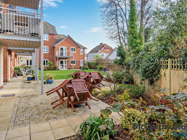 Flat for sale in Spring Vale, Hampshire