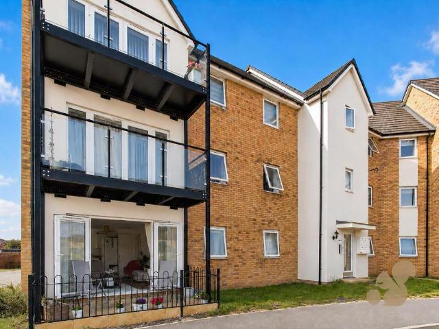 Flat for sale in Fordham Heath, Essex