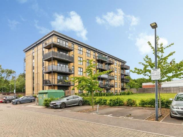 Flat for sale in Pin Green Industrial Area, Shephall