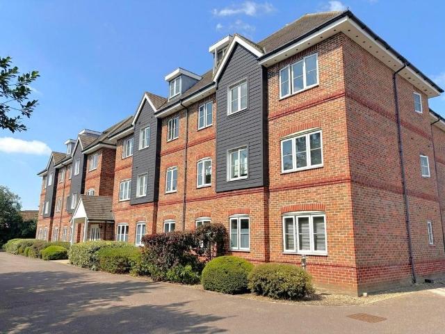 Flat for sale in King's Walden, Hertfordshire