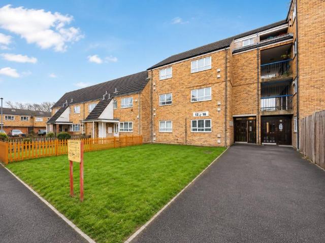 Flat for sale in London Borough of Hounslow, Greater London