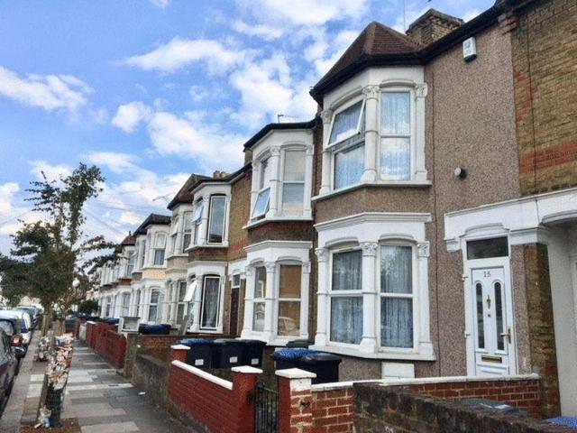 Flat for sale in Ponders End, Greater London