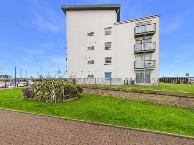 Flat for sale in Ardrossan, Scotland