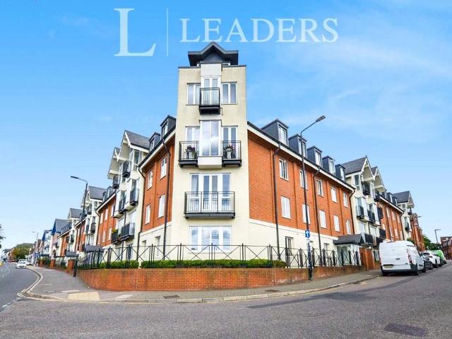 Flat for sale in St Albans, Five Acres