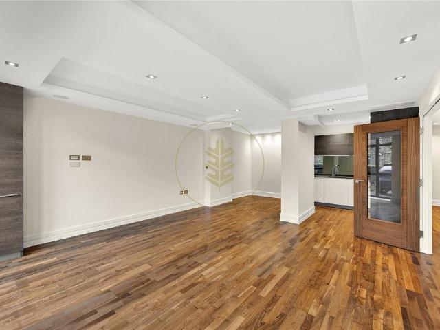 Flat for sale in Golders Green, Greater London