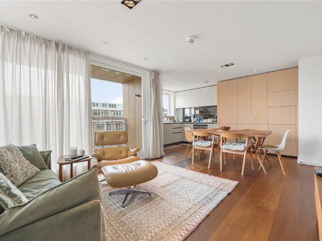 Flat for sale in Hoxton, Greater London