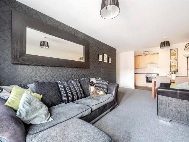 Flat for sale in Slough