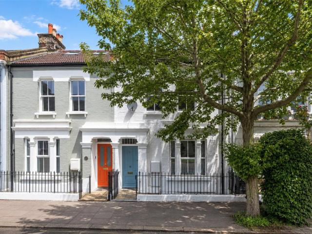 Flat for sale in Vauxhall, Greater London