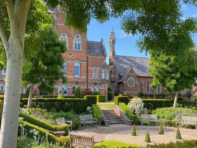 Flat for sale in Mayfield, Cross In Hand