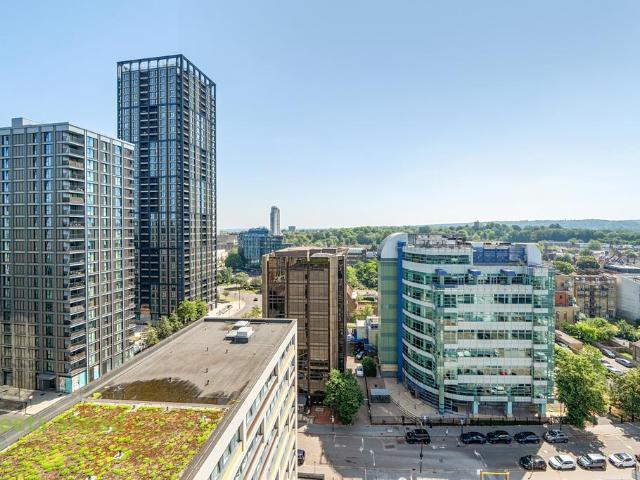 Flat for sale in London Borough of Croydon, Greater London