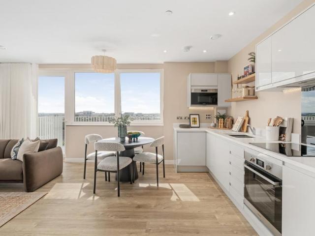 Flat for sale in London Borough of Ealing, Greater London