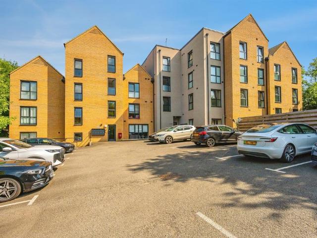 Flat for sale in Woodhall Farm, Pouchen End