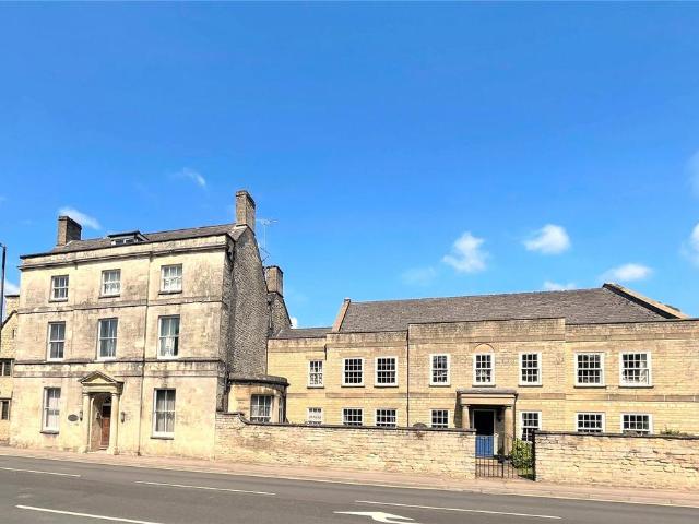 Flat for sale in Chesterton, Fossebridge