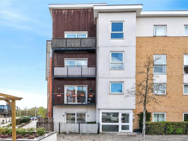 Flat for sale in Kennet Island, Reading