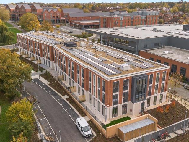 Flat for sale in Emmbrook, Wokingham