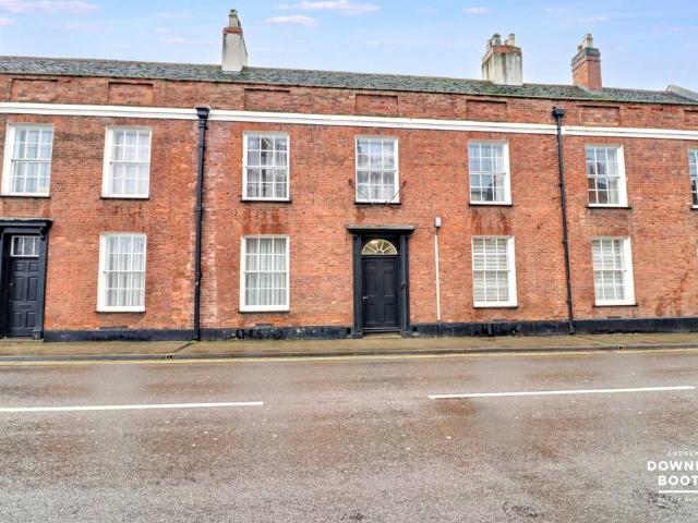 Flat for sale in Lichfield, Boley Park
