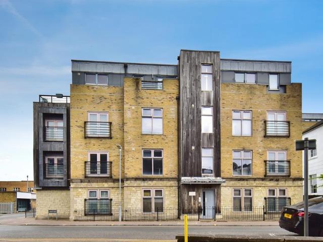Flat for sale in Midway, Kent